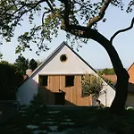 Marinada Vinicni Dum Bed & Breakfast 4*